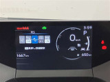 視認性の高いスピードメーターになっております。