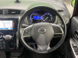 インテリアに合わせたデザインのステアリングは、運転される方のことも考え、運転しやすい形状、大きさです。是非一度、実際に触ってお確かめください。