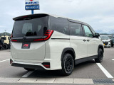 リフトアップ&フルカスタムでデリカには無いトヨタならではのスタイリッシュな車両でオフロード感とアウトドア感を出しました♪