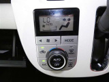 オートエアコン装備です。オートで空調を行ってくれるので車内は、とっても快適!だからドライブもさらに楽しい!