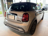 かわいいテールのデザインはほかの車にはない魅力があります。ひと目で&ldquo;MINI&rdquo;とわかるデザインはアナタを虜にしてしまうかもしれません