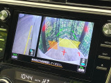 【マルチテレインモニター】車のフロントやサイドのカメラ画像を同時にモニター表示することで、悪路や狭い道を走行時でも周囲の状況確認ができ安心!本格SUVにうれしい装備です♪