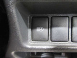オートマチックハイビームとは、先行車や対向車のライトを認識し、ハイビームとロービームを自動で切り替える機能です。夜道の視界を確保します。詳細は販売店スタッフまでおたずねください。