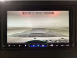 【バックカメラ】運転が苦手な方も車庫入れラクラクです!ギアをリバースに入れれば自動的に切り換わりますので、面倒な操作は不要です♪狭い駐車場もお車を傷つけず安心ですね!