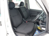 お車選びをお楽しみ頂けるよう、在庫車の展示スペースを十分に確保しております。