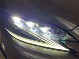 【三眼LEDヘッドライト】スタイリッシュな見た目の三眼LEDヘッドライトを装備♪スタイルだけでなく、夜間の走行も視界良好で安心してお乗りいただけます。