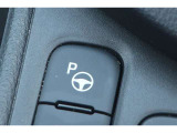 アドバンスト パーク付きです。カメラやソナーによって、周囲を監視しながら駐車を支援。障害物を検知した場合には警報を鳴らし、ブレーキ制御を行うことで接触回避を支援します。