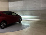 LEDヘッドランプです。十分な明るさを保ちつつも消費電力が少なく、バルブ寿命も長いのが特徴です。瞬時にMAXの光量を発揮するのもLEDならではです。