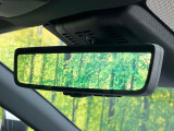 【デジタルインナーミラー】後席の大きな荷物や同乗者で後方が確認しづらい時でも安心!カメラが撮影した車両後方の映像をルームミラー内に表示。クリアな視界で状況の確認が可能です!