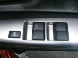 パワーウインドウなので、運転中でも安全に窓の開閉ができますよ!