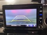 【バックカメラ】運転が苦手な方も車庫入れラクラクです!ギアをリバースに入れれば自動的に切り換わりますので、面倒な操作は不要です♪狭い駐車場もお車を傷つけず安心ですね!