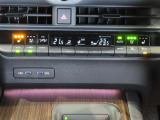 左右独立温度コントロールフルオートエアコンです。運転席、助手席それぞれで独立して温度設定ができます。冷え性の方が乗っても安心ですね♪