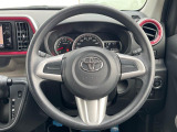 インテリアに合わせたデザインのステアリングは、運転される方のことも考え、運転しやすい形状、大きさです。是非一度、実際に触ってお確かめください。