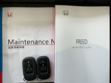 スマートキーは鍵をバッグに入れたままでもドアロックの開閉やエンジンのON・OFFができます。夜間や雨の日も鍵を探さなくて良いので便利です。