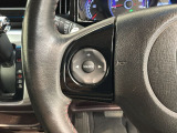 ステアリングにオーディオ操作スイッチが付いています。オーディオ画面に直接タッチしなくても操作が出来ますので、運転に集中できます。