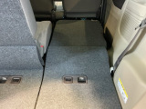 載せるものに合わせて、自由自在にシートを調整。長めの荷物も、大きな買い物も、工夫次第でスッキリ収まります。使い方次第で楽しみが広がる空間です。