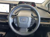インテリアに合わせたデザインのステアリングは、運転される方のことも考え、運転しやすい形状、大きさです。是非一度、実際に触ってお確かめください。