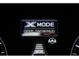 X-MODEは路面に応じてモードを選択するだけで4輪の駆動力やブレーキなどを最適にコントロール。悪路からのスムーズな脱出をサポートします。