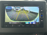 バックカメラも付いています! 運転が不慣れな方でも安心して駐車が可能です!