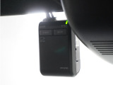 ◆ドライブレコーダー◆映像・音声などを記録する自動車用の装置です。 もしもの事故の際の記録はもちろん、旅行の際の思い出としてドライブの映像を楽しむことができます。
