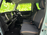 3列目シートも、快適な座り心地。家族や友人と一緒に、楽しいカーライフを過ごせます。収納スペースも充実しています。