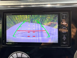 【バックカメラ】駐車時に後方がリアルタイム映像で確認できます。大型商業施設や立体駐車場での駐車時や、夜間のバック時に大活躍!運転スキルに関わらず、今や必須となった装備のひとつです!