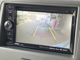 狭い場所での駐車も安心!後方の状況を画面で確認できるので、安全に駐車操作が行えます。ガイドライン表示で、距離感もつかみやすいです。