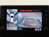 パノラミックビューモニター付きです。車両を上から見たような映像をモニター画面に表示。運転席からの目視では見にくい、車両周辺の状況をリアルタイムでしっかり確認できます。