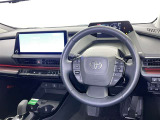 運転席まわりです。 各操作スイッチは使いやすい位置に配置されてます。