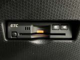 ETC車載器搭載しております。高速道路も料金支払いレーンに並ばず通過でき、とても便利です。ETCカードもお車購入時に入会する事ができます。お気軽にお問い合わせ下さい。