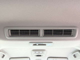 ☆リアシーリングファン☆空気を循環し後部座席にもしっかり温度の調節が行えますのでお子様やご家族の方も快適にお過ごしいただけます♪