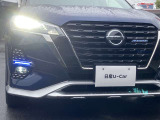 配光特性に優れ路肩まで明るく照らすLEDライトを採用、対向車への眩惑を防ぐマニュアルレベライザーも完備!