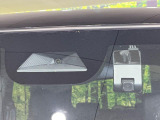 【ホンダセンシング】走行中に前方の車両等を認識し、衝突しそうな時は警報とブレーキで衝突回避と被害軽減をアシスト。より安全にドライブをお楽しみいただけます。