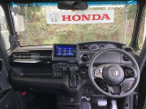 フロントガラスが大きく、ワイドな視界で運転もしやすくなるように、設計されています。