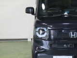 LEDヘッドライトは、点灯の瞬間から光量を発揮し、突然暗くなるトンネルなどでの安定感を高めます。