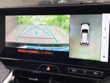 停車中にTVを楽しめる機能。長距離移動の待ち時間も快適に過ごせます。家族や友人と一緒に、楽しい時間を過ごせますね。