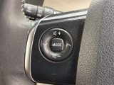 運転中、オーディオの操作をしてて、ハッとしたことはありませんか?ステアリングスイッチは、運転中でもハンドルでオーディオの操作が可能です。安全なドライブをサポートします。