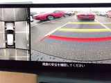 360&deg;ビューモニター(シースルービュー)♪車両の前後左右に搭載した4つのカメラの映像を合成し、車を真上から見ているような映像を表示♪