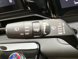 雨天時でもクリアな視界を確保するワイパーレバー。操作も簡単で、運転に集中できます。安全な運転をサポートする機能です。