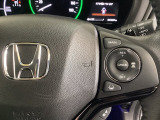 ハンドルにHondaセンシング系のクルーズコントロールやレーンキープアシストなどの操作スイッチが装備されています。ハンドルから手を離さず安全に操作できます。