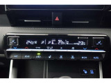 ★運転席と助手席でそれぞれお好みに合わせて温度設定が行えるフルオートエアコンです。外気温や室温、日射量を感知し、吹き出し温度、風量を緻密に制御します
