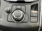 停車中には、TVや映像コンテンツを楽しめます。後部座席での移動時間を、より快適に過ごせる機能です。