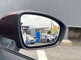 車線変更を行う際、後方から車両が接近していたらランプが点灯してお知らせしてくれます。