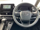 握りやすいステアリングは、運転操作をスムーズにします。オーディオやハンズフリー通話などの操作も、直感的に行えます。