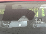 【エマージェンシーブレーキ】走行中に前方の車両等を認識し、衝突しそうな時は警報とブレーキで衝突回避と被害軽減をアシスト。より安全にドライブをお楽しみいただけます。