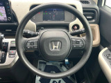 インテリアに合わせたデザインのステアリングは、運転される方のことも考え、運転しやすい形状、大きさです。是非一度、実際に触ってお確かめください。