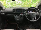 狭い道や駐車時も安心のバックモニター付き。後方の状況を画面で確認でき、安全な運転をサポートします。運転に自信がない方にもおすすめです。