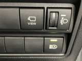 隣車線を走る車両をレーダーで検知し、ドアミラーでは確認しにくい後側方エリアに存在する車両に加え、急接近してくる車両も検知します。車両を検知するとドアミラーに搭載されたLEDインジケーターが点灯します。
