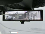 後席に荷物をタップリのせても視界を確保してくれちゃうスマート・ルームミラー♪