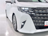 フォグランプ装着車です。暗い夜道の車両前方を明るく照らします
